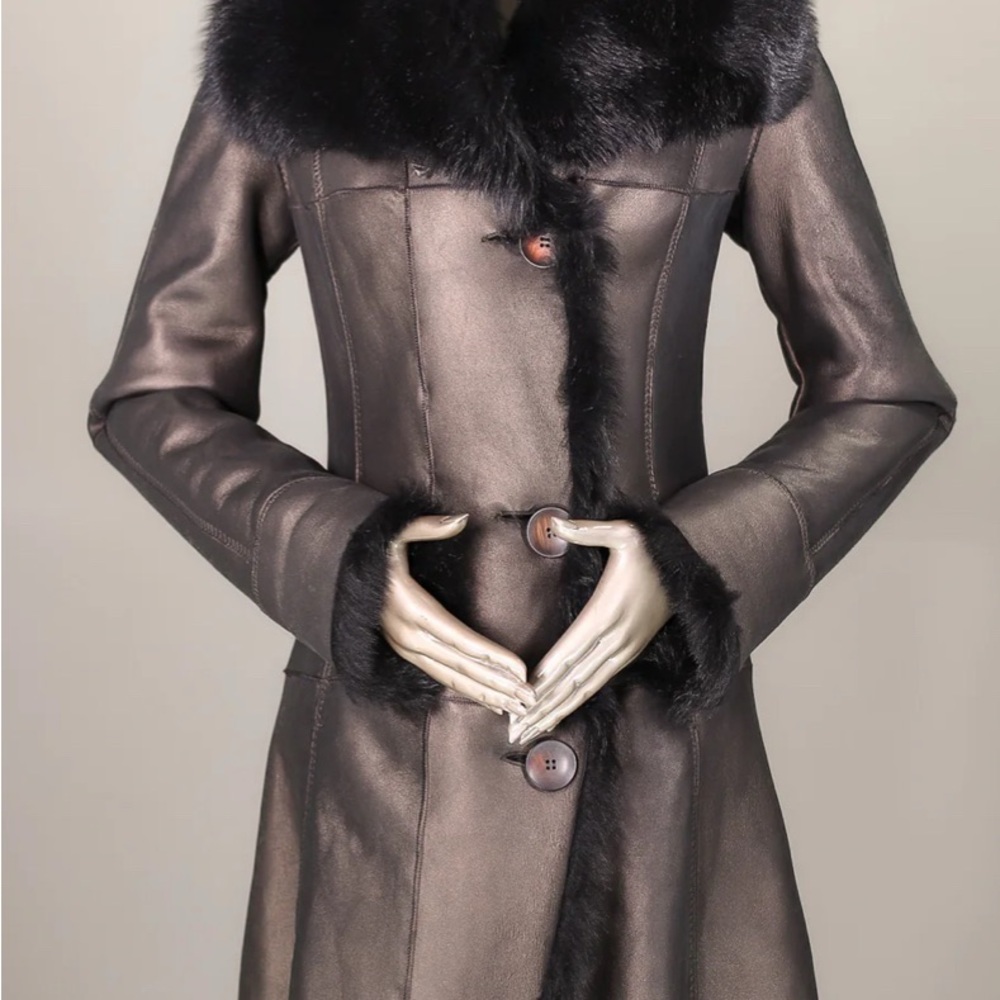BRAND NEW 🆕 MERINO LAMB SHEARLING STROLLER WITH BRONZE METALLIC SHEEN-LEGITBUYER